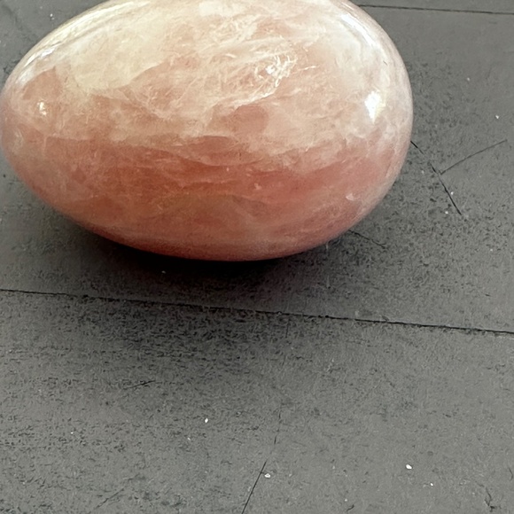 Rose Quarts Chrystal Egg New - Picture 3 of 5